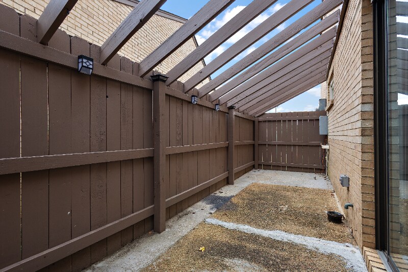 Building Photo - 27 Park Crest Pl