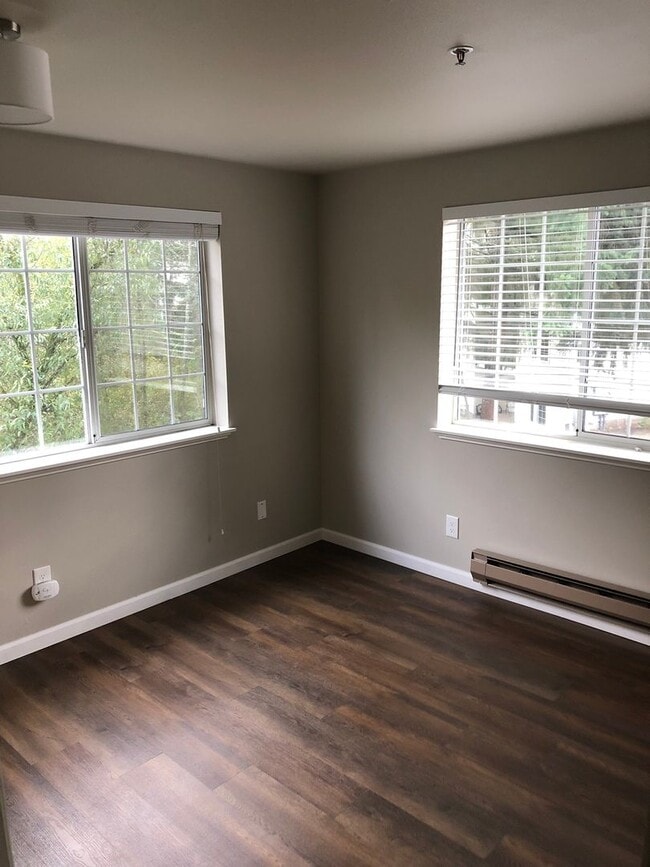 Building Photo - 3bd/2ba Issaquah Condo