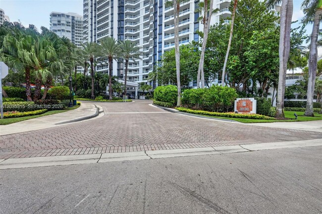 Building Photo - 3750 Yacht Club Dr