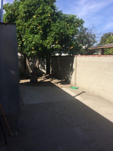 Building Photo - 7703 Vineland Ave