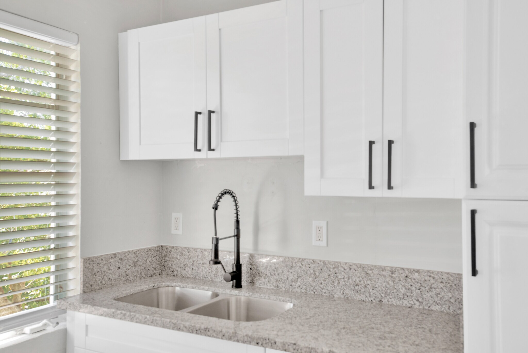 Building Photo - 310 S Mars Ave