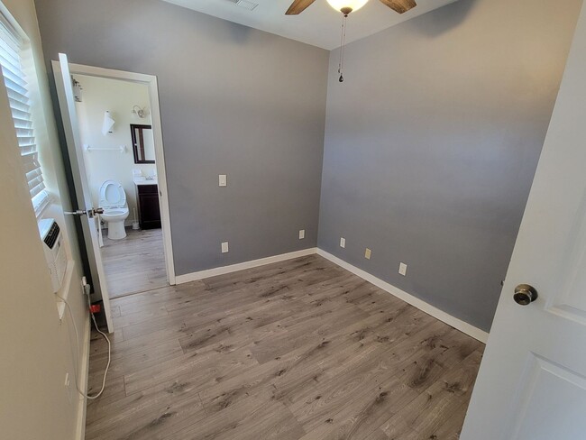 Building Photo - 3244 E 5th Ave