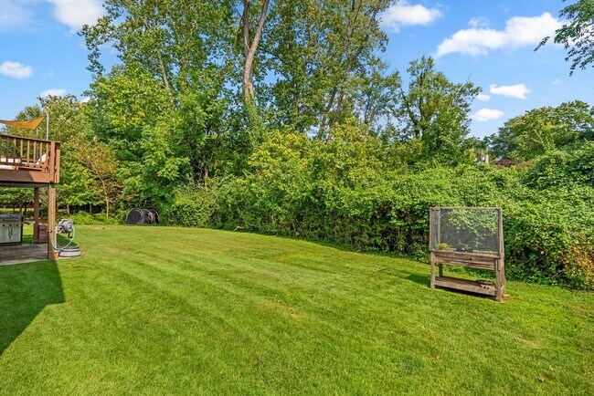 Building Photo - 5 Bed 3 Bath - Chevy Chase Rambler - Move IN Ready