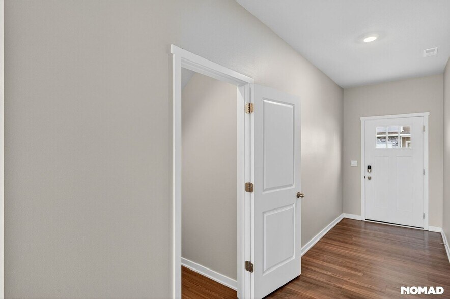 Building Photo - 912 Maywood Ln