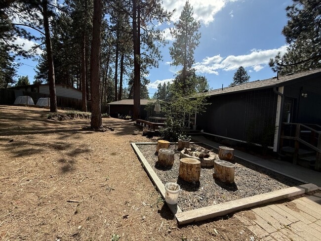 Building Photo - Spacious 4 Bed/3 Single Family Home in SW Bend - Large Backyard