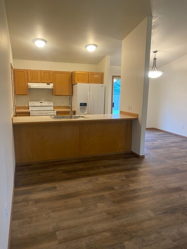 Kitchen - 80 E Ryan Dr