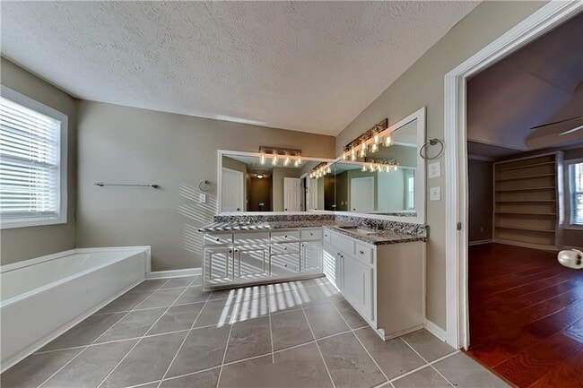 Building Photo - 2077 Green Gate Pl