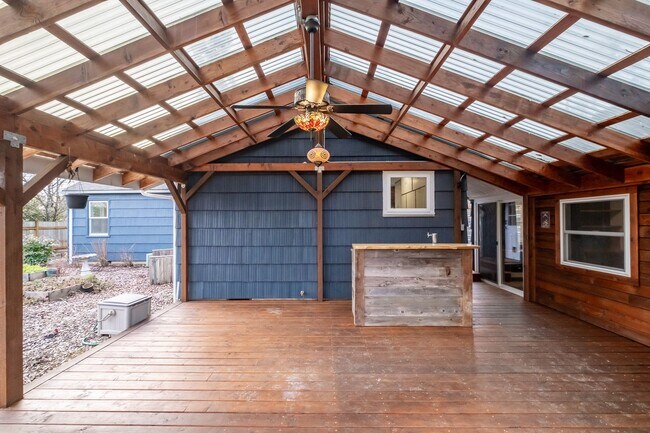 Building Photo - Charming 3-Bed 2 Bath Home with Spectacula...