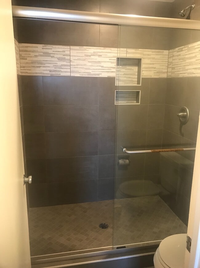 Building Photo - 315 N Spruce St