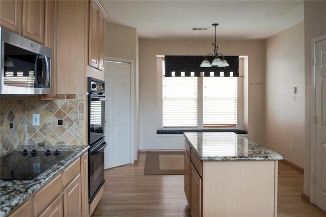 Building Photo - 2027 St Anne Dr