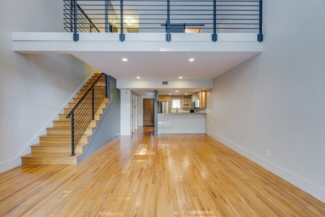 Building Photo - 1038 9th Ave N