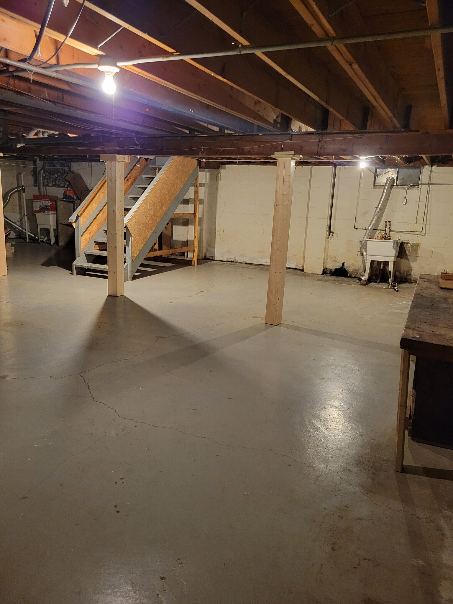Building Photo - 605 Jungles Ave