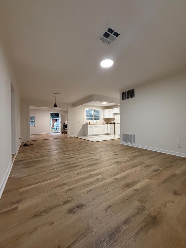 Building Photo - 308 Nottingham Rd