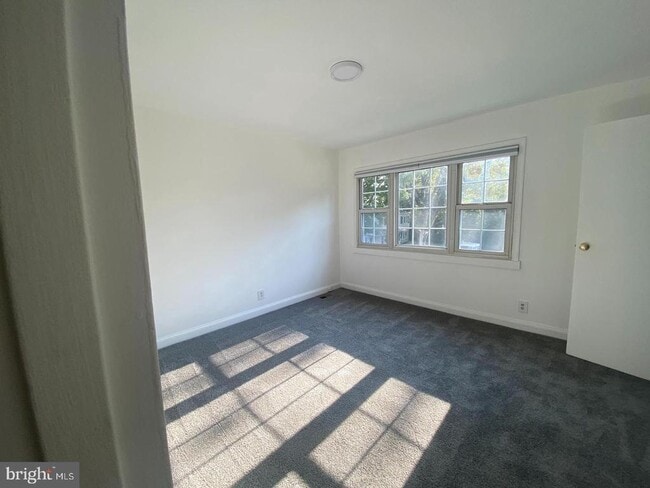 Building Photo - 22 S Monroe Rd