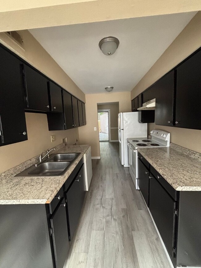 Building Photo - New Listing - Don't Miss Out!