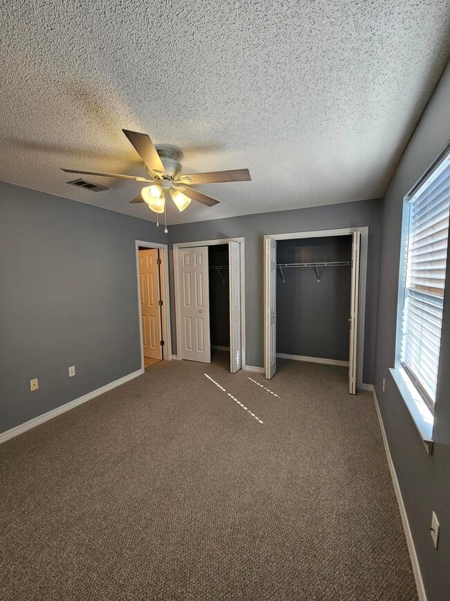 Building Photo - 129 Noblat Dr