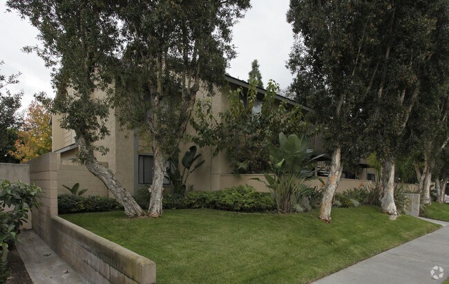 Building Photo - Holder Garden Apartments