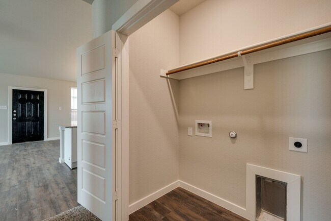 Building Photo - GORGEOUS 3 BEDROOM FOUR PLEX LOCATED IN MI...