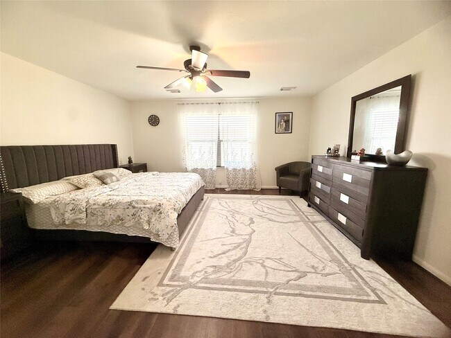 Building Photo - 4615 Pin Oak Creek Ln