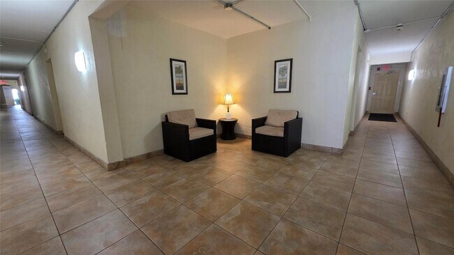 Building Photo - 253 S Cypress Rd