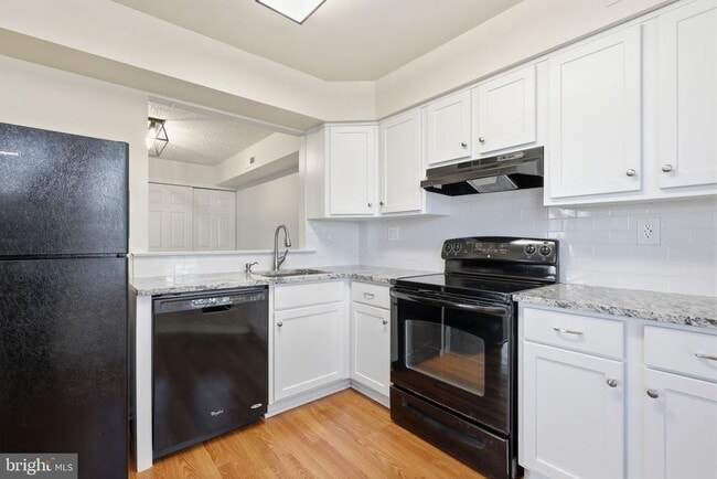 Building Photo - 2014 Barry Ct