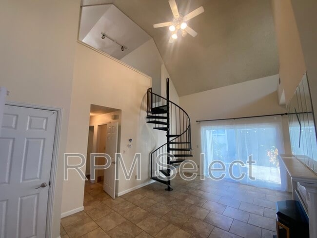 Building Photo - 1686 Somerset Pl