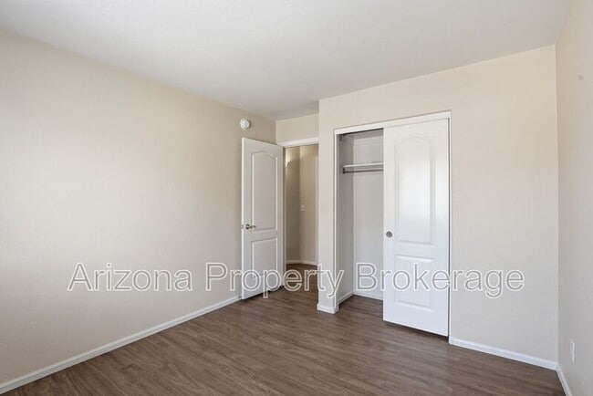 Building Photo - 435 W Corriente Ct