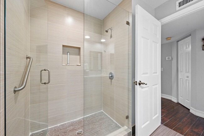 Building Photo - 5550 Coach House Cir