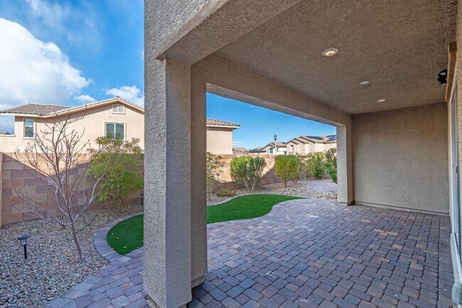 Building Photo - THIS is the HOME you have been waiting for!