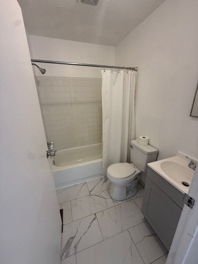 Building Photo - Charming 2-bedroom, 1-bathroom house in West Columbia