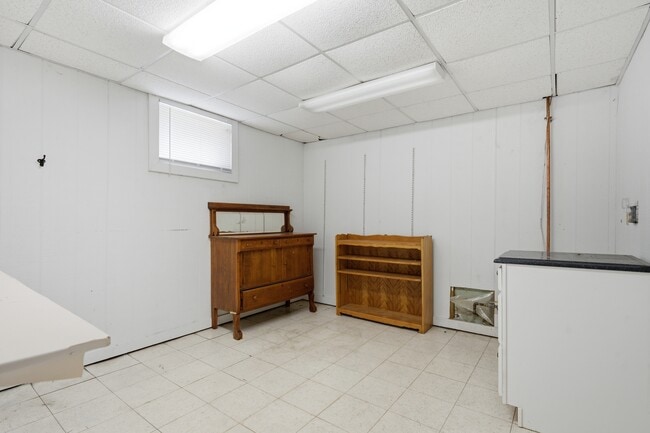 Building Photo - 1154 Hotz Ave