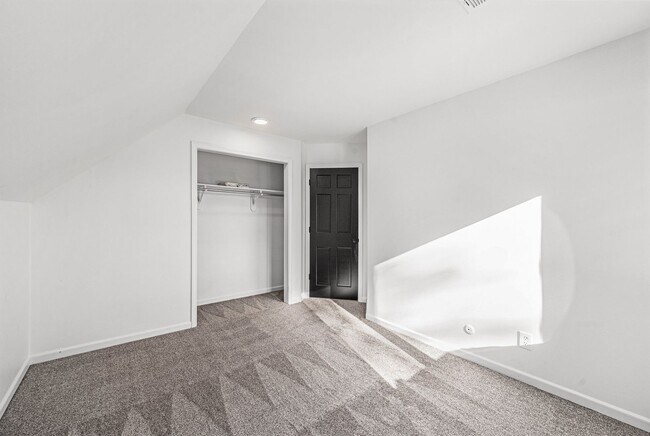 Building Photo - Renovated Lakefront 5 Bedroom Home with 2 Garages!