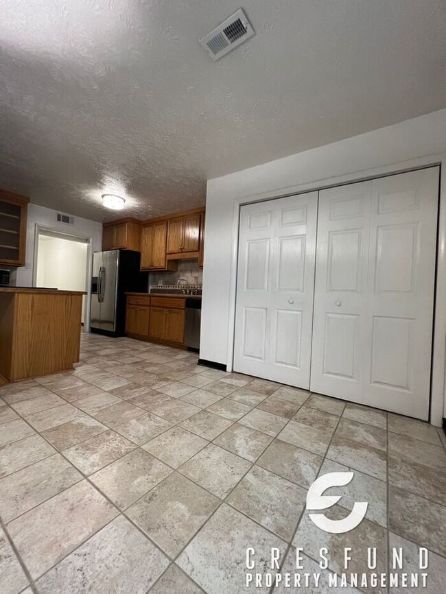 Building Photo - 3Br 2BAth Close to Fort Bragg with Large F...