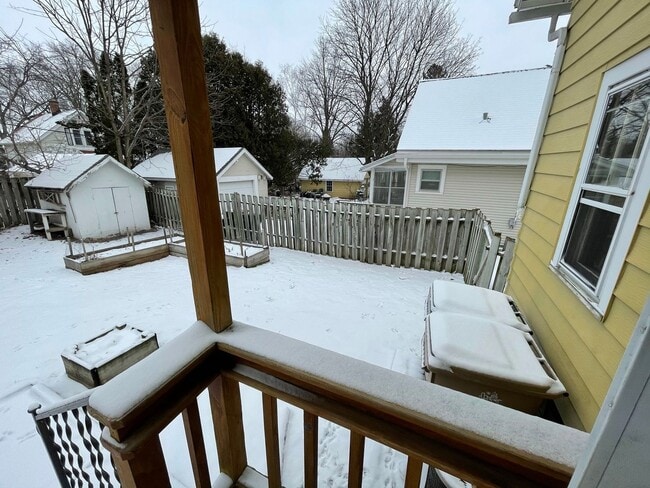 Building Photo - Unique Rental Home