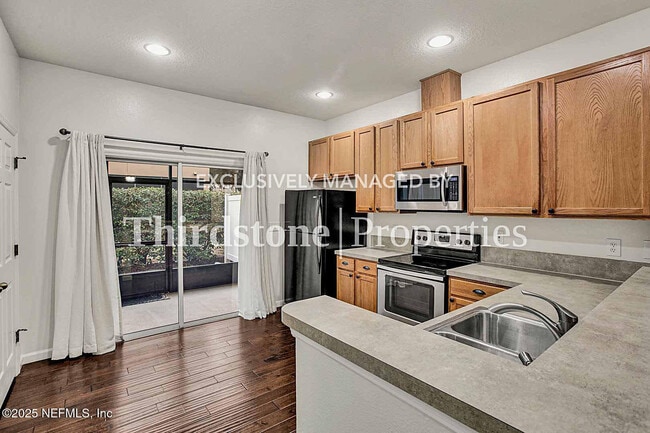 Building Photo - 13039 Sunset Lake Dr
