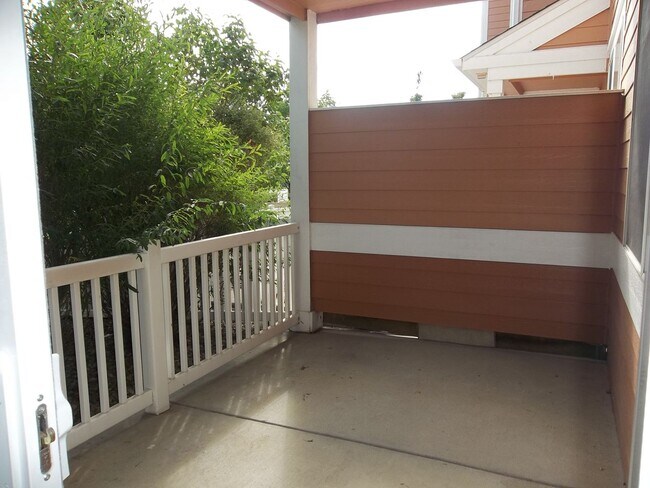 Building Photo - Enjoy Comfort and Convenience at Grays Peak Drive