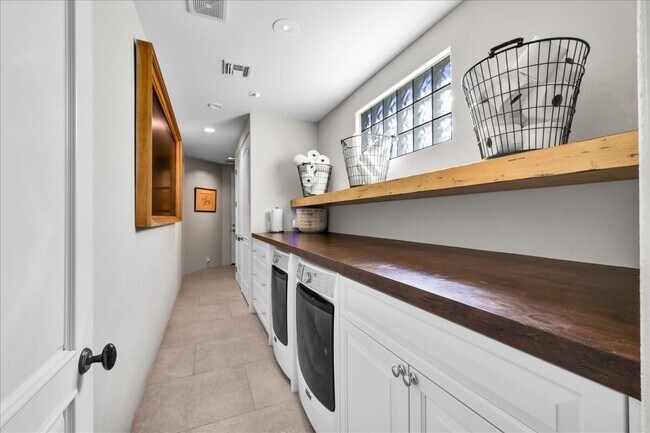 Building Photo - 48385 Vista Calico