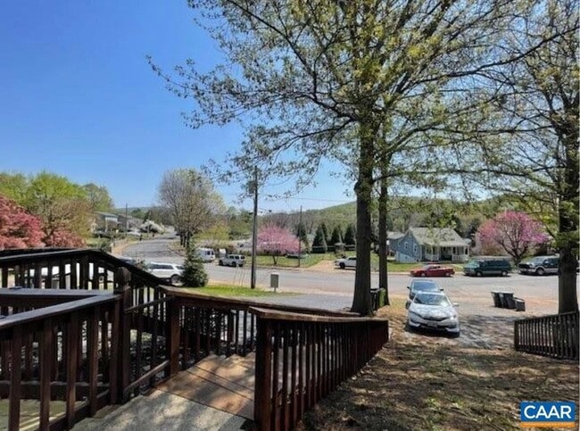 Building Photo - 943 Rives St