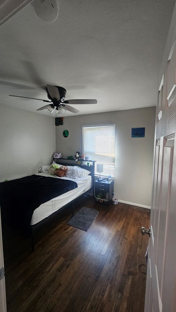 Building Photo - 4 bed 2 bath