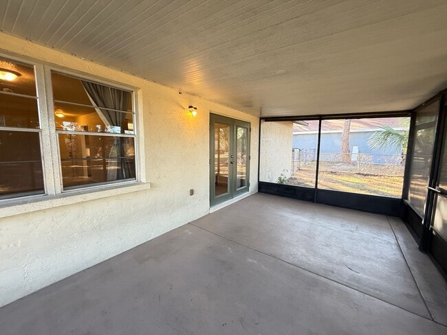 Building Photo - Move-In Ready 3-Bedroom Home Near UTC & Sarasota Airport!