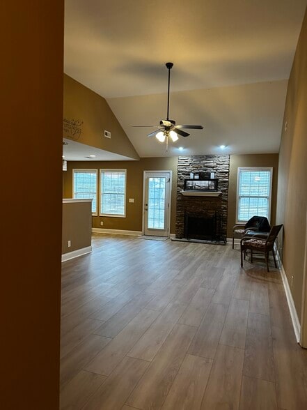 Building Photo - 2221 Trophy Trce