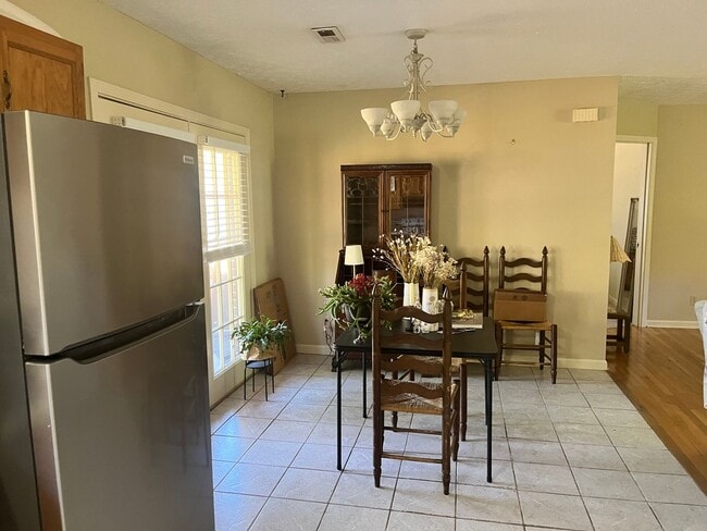 Building Photo - Cute 2 Bed/1.5Bath Home in the Heart of We...