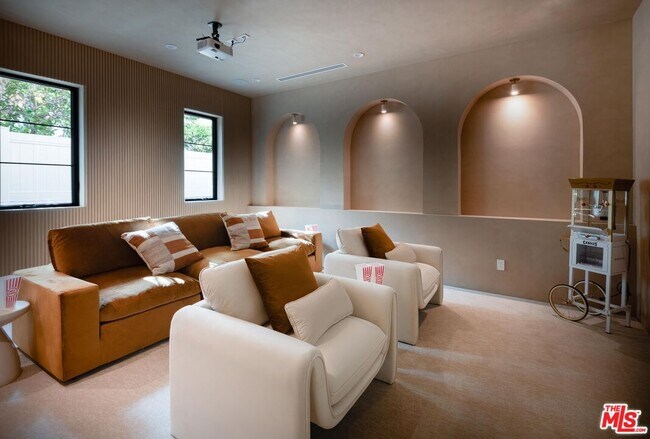 Building Photo - 11748 La Maida St