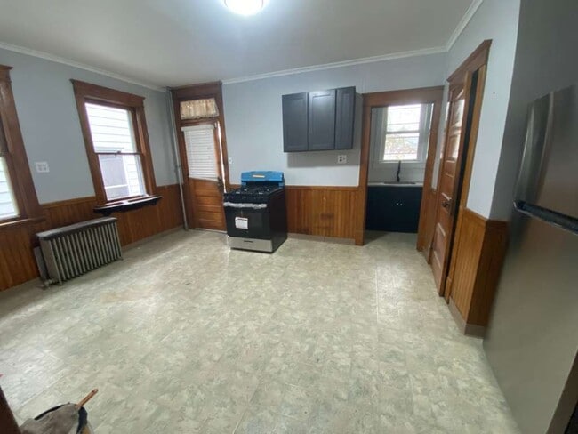 Building Photo - 590 N Franklin St