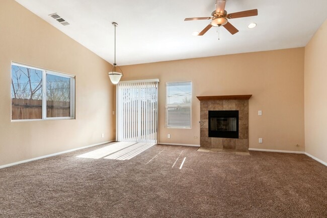 Building Photo - 3 Bedroom home in the beloved Joshua Tree area