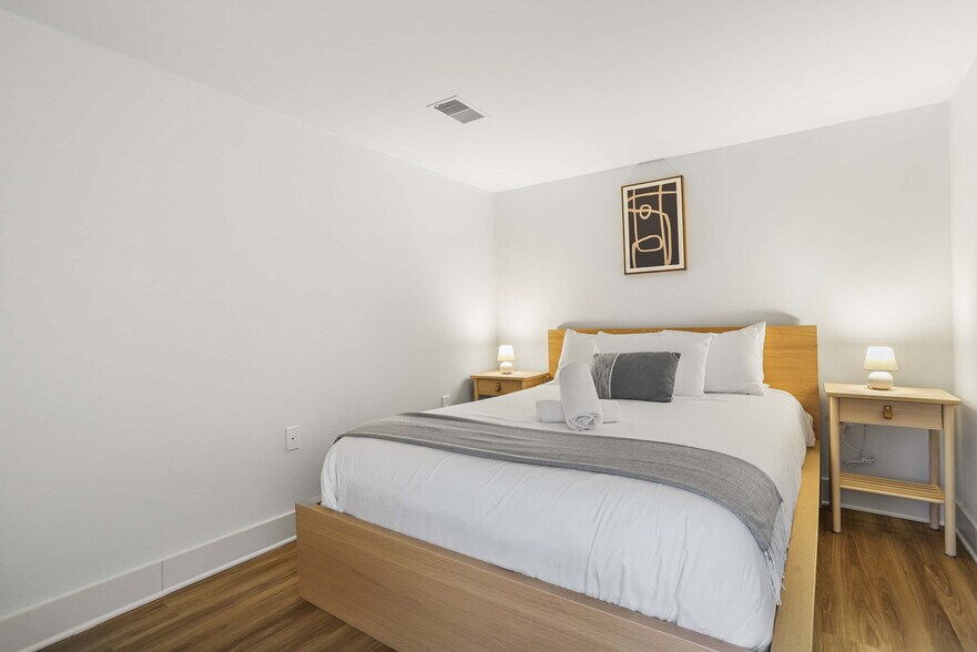 Building Photo - 1221 S Eads St