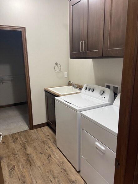 1ST FLOOR LAUNDRY + 1/2 BATH - 629 Diversity Dr