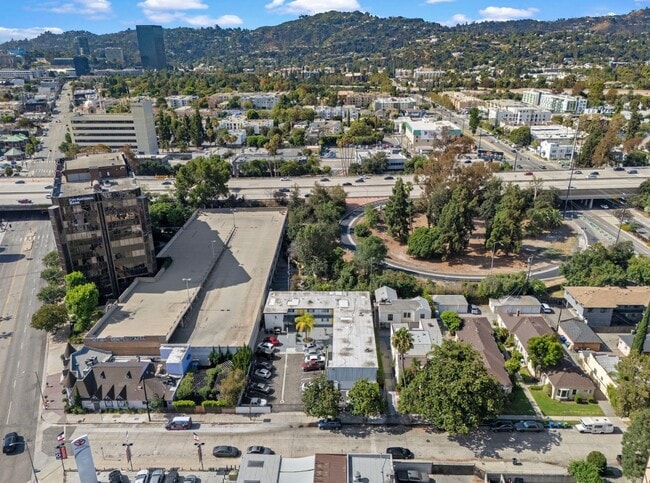 Building Photo - 10926 Hortense St