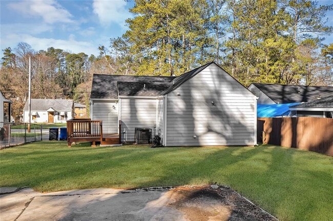 Building Photo - 2912 Palm Dr