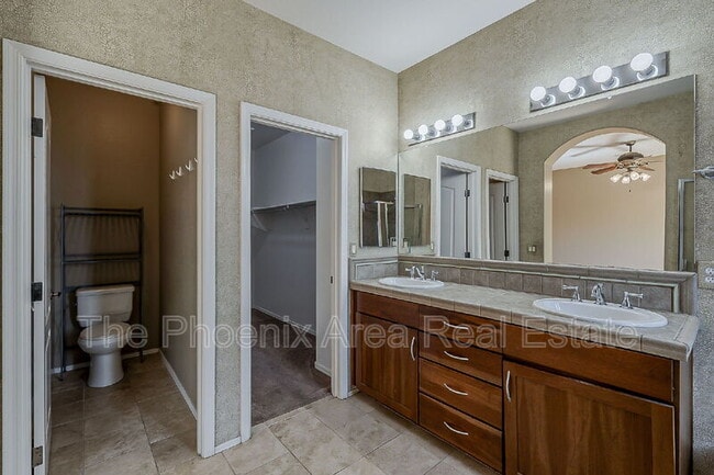 Building Photo - 885 S Osborn Ln